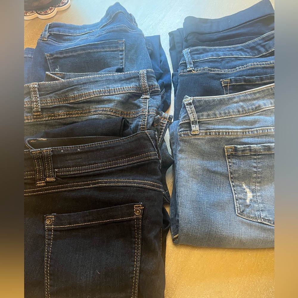 Selling 6 pairs of jeans, all size 16W.